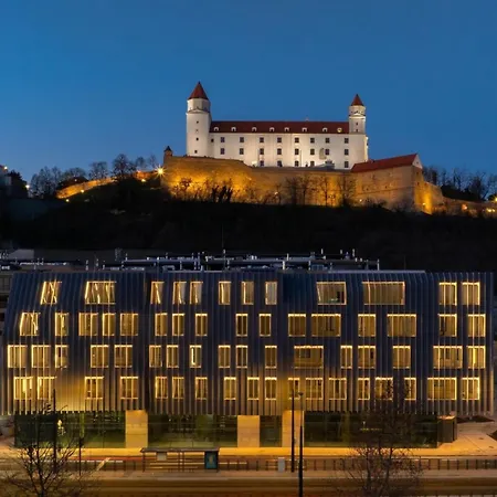 Chic Loft By Castle&danube Old Town Free Parking