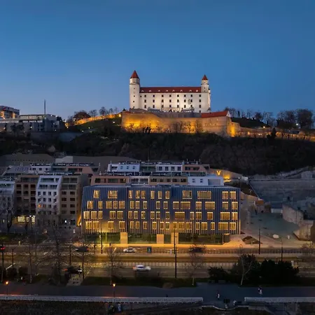 Elegant Vydrica Loft By Castle&Danube River Old Town Free Parking