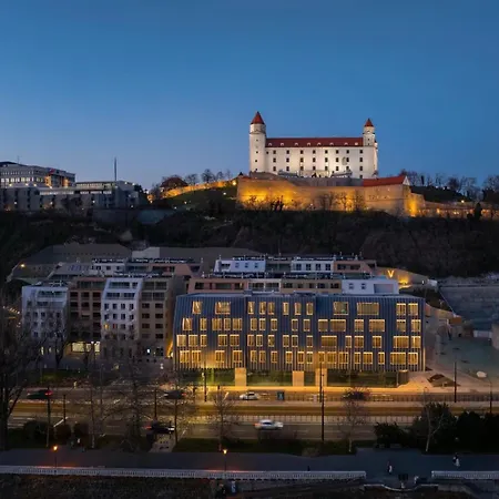 Vydrica Loft By Castle&danube - Old Town- Privat Parking Included *